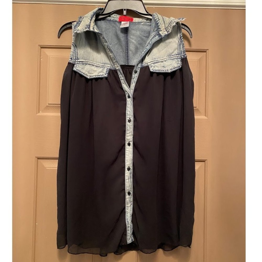 Black Button down blouse w/ chambray details sz M